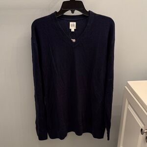 GAP Men's Navy Blue V-Neck Sweater